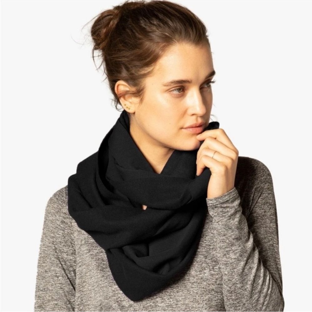 Beyond Yoga Black Infinity Wrap Scarf One Size Butter Soft Cozy Warm Capsule NWT